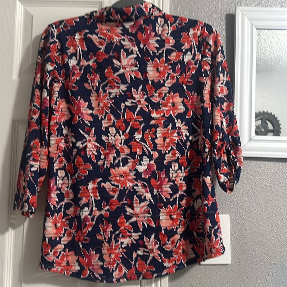 Half-button down blouse - Picture 2 of 2